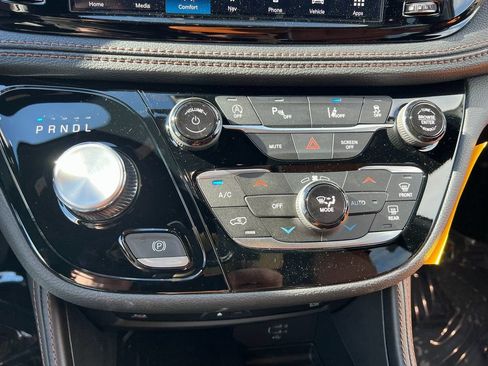 New 2026 Chrysler Pacifica Pinnacle FWD image 26