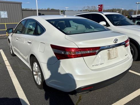Used 2015 Toyota Avalon XLE image 12