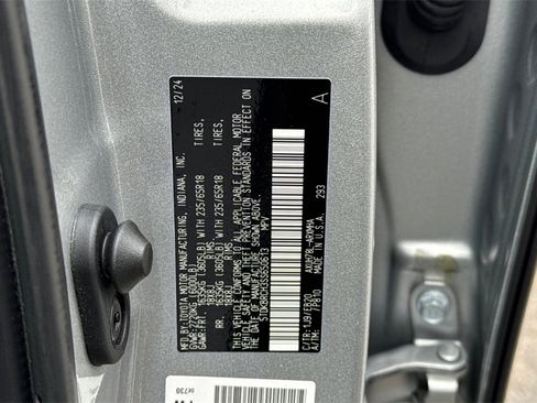 Certified 2025 Toyota Highlander XLE image 29