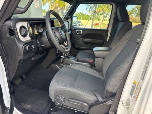 Used 2024 Jeep Wrangler Unlimited Sport AWD/4WD image 6