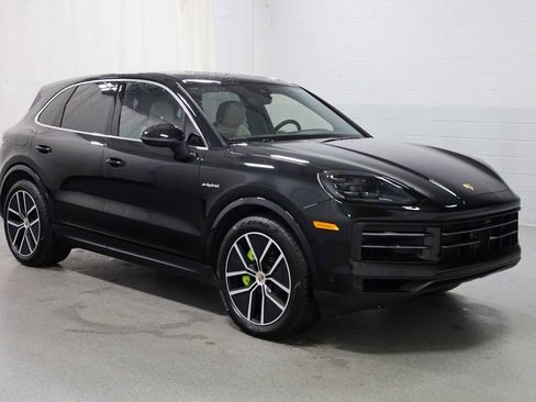 Certified 2025 Porsche Cayenne E-Hybrid AWD/4WD image 13