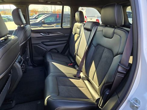 New 2025 Jeep Grand Cherokee Altitude image 27