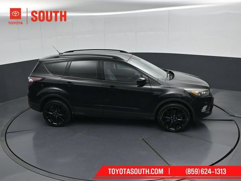 Used 2017 Ford Escape SE w/ Equipment Group 201A AWD/4WD image 44