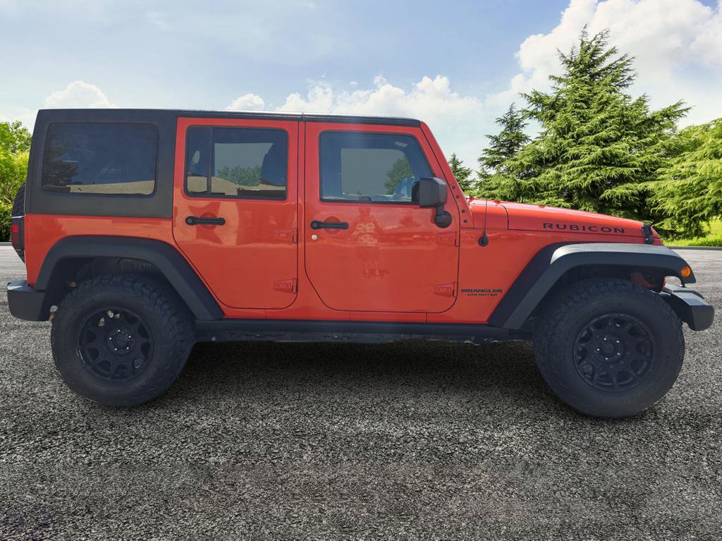 Used 2015 Jeep Wrangler Unlimited Rubicon w/ Connectivity Group AWD/4WD image 8