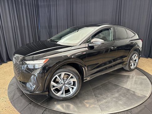 Used 2024 Audi Q4 e-tron Premium w/ Convenience Package image 3