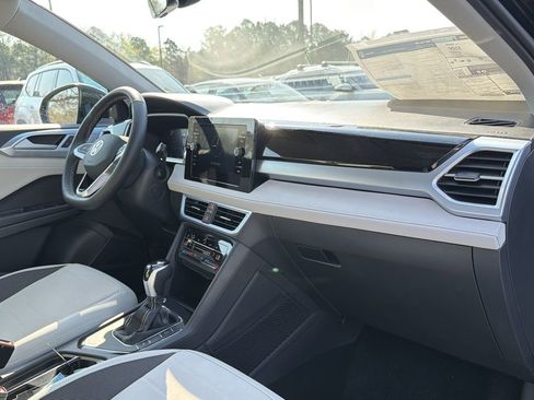New 2026 Volkswagen Taos SE FWD image 20