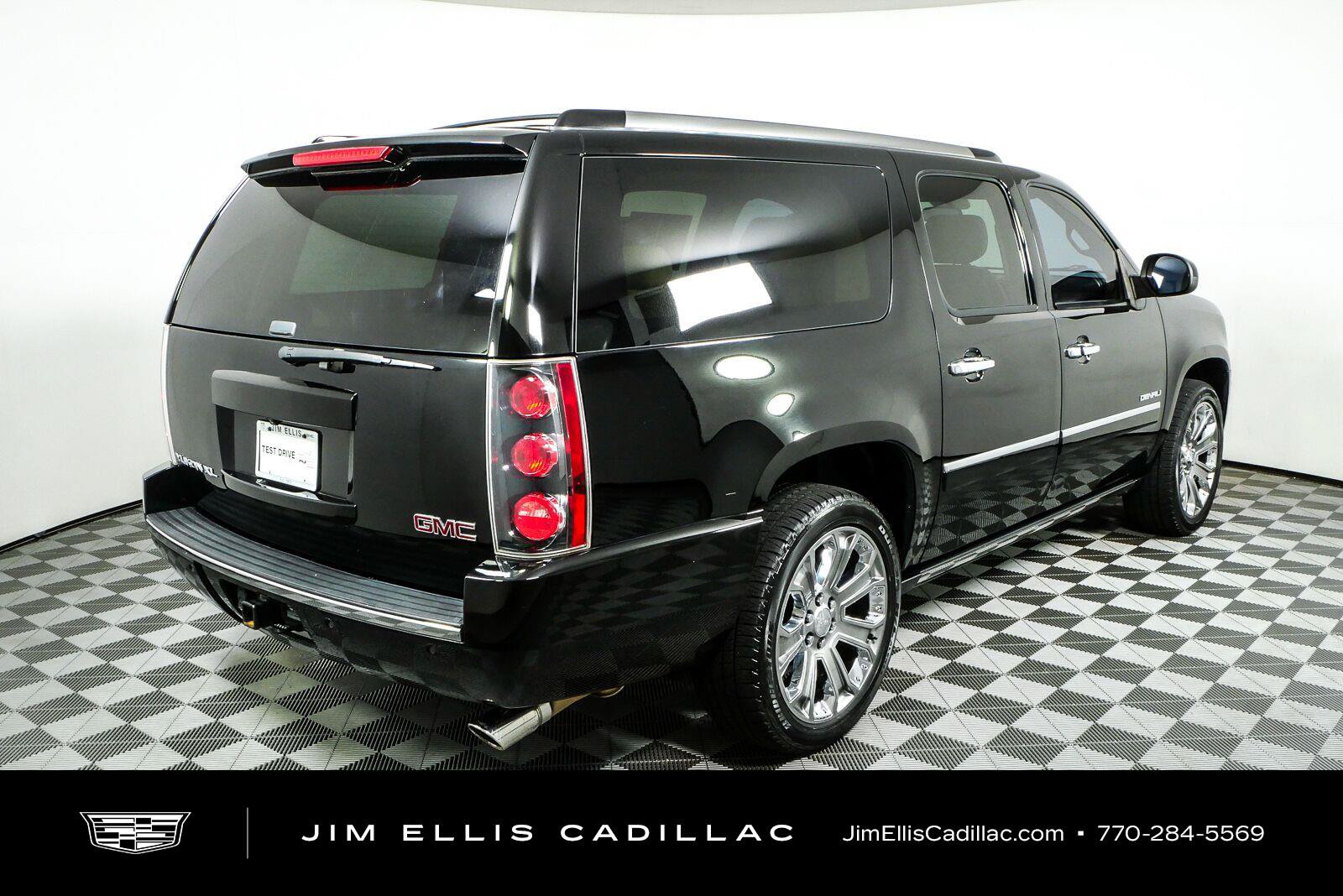 Used 2014 GMC Yukon XL Denali RWD image 3