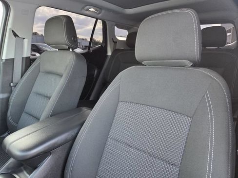 Used 2024 GMC Terrain SLE w/ Driver Convenience Package FWD image 28