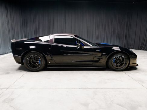 Used 2009 Chevrolet Corvette ZR1 w/ Preferred Equipment Group RWD image 15