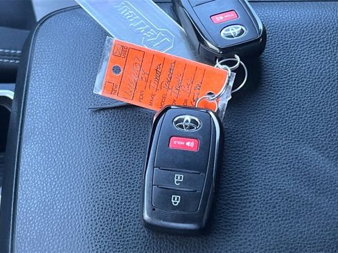 Used 2024 Toyota Tacoma TRD Off-Road image 12