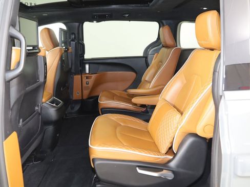 Used 2024 Chrysler Pacifica Pinnacle image 52