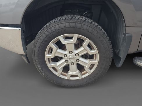Used 2018 Nissan Titan SV w/ SV Convenience Package AWD/4WD image 10