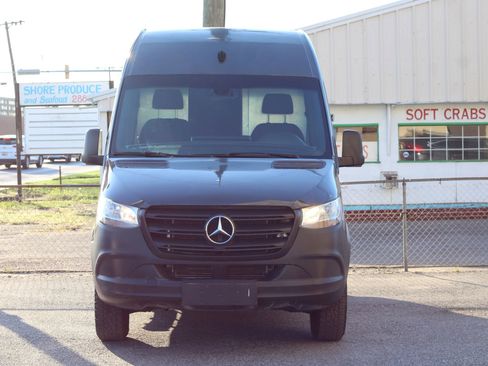 Used 2019 Mercedes-Benz Sprinter 144 image 2