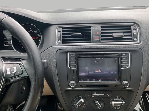 Used 2017 Volkswagen Jetta SE FWD image 7