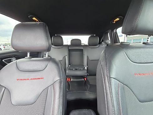 Used 2025 Jeep Compass Trailhawk AWD/4WD image 42