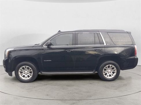 Used 2017 GMC Yukon SLT image 2