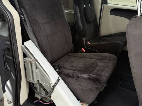 Used 2013 Dodge Grand Caravan SE FWD image 14