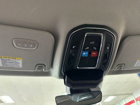Certified 2024 Jeep Wagoneer Series III AWD/4WD image 36