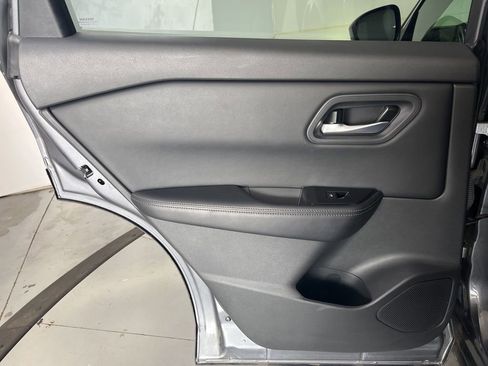 Used 2025 Nissan Rogue SV AWD/4WD image 28