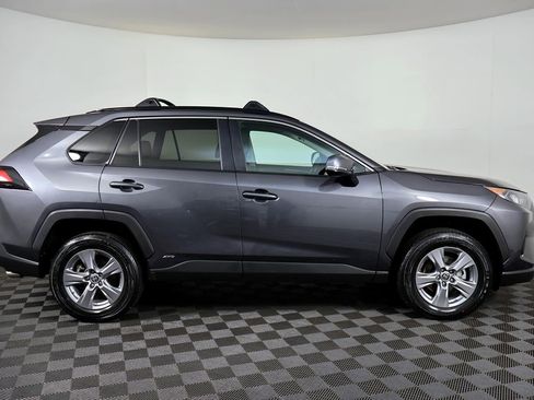 Used 2022 Toyota RAV4 LE AWD/4WD image 7