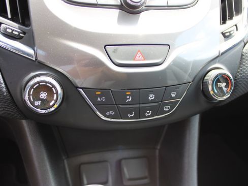 Certified 2018 Chevrolet Cruze LT FWD image 19