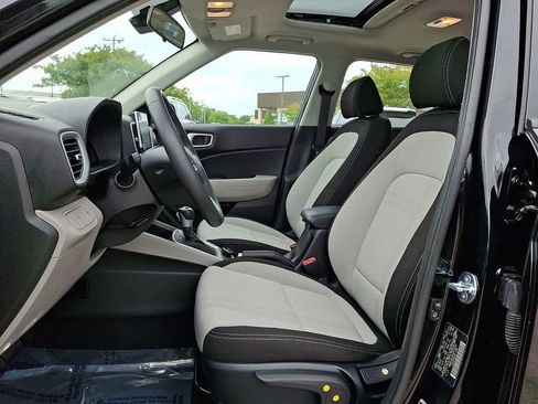 Certified 2025 Hyundai Venue SEL FWD image 11