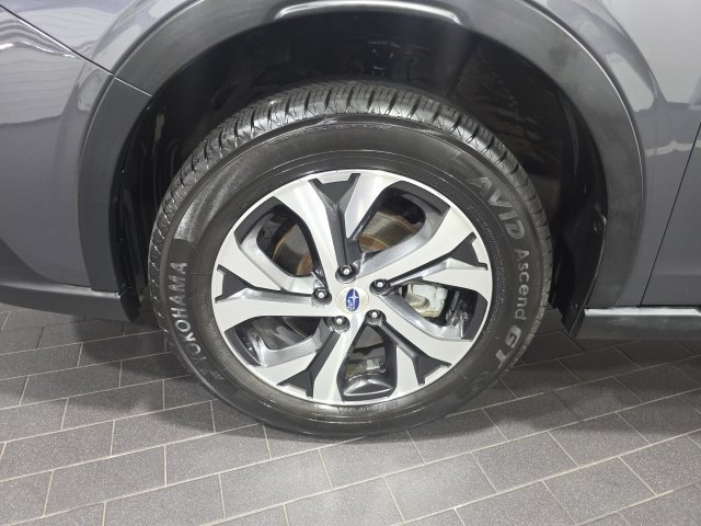 Used 2022 Subaru Outback Touring AWD/4WD image 2