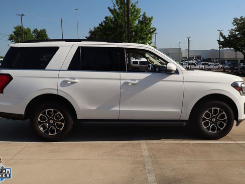 Used 2022 Ford Expedition XLT AWD/4WD image 2