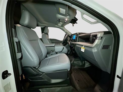 New 2025 Ford F550 4x4 Supercab Super Duty image 27
