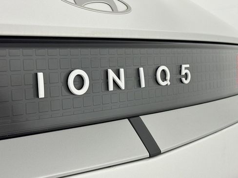 Used 2025 Hyundai Ioniq 5 SEL RWD image 8