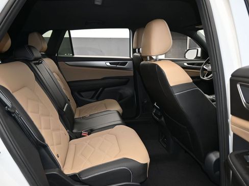 Used 2024 Volkswagen Atlas Cross Sport SE image 37