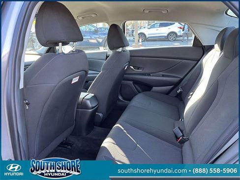 Certified 2021 Hyundai Elantra SE image 13