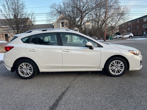 Used 2017 Subaru Impreza 2.0i Premium image 6