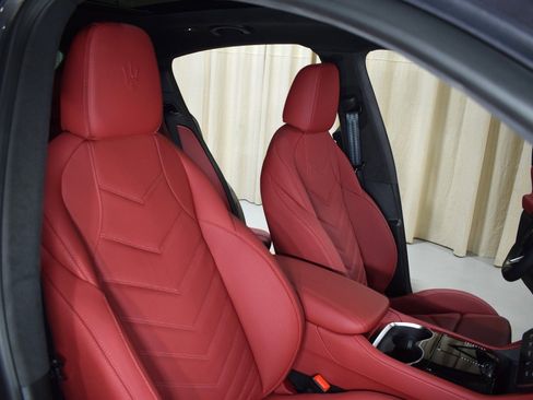 New 2025 Maserati Grecale Folgore image 25