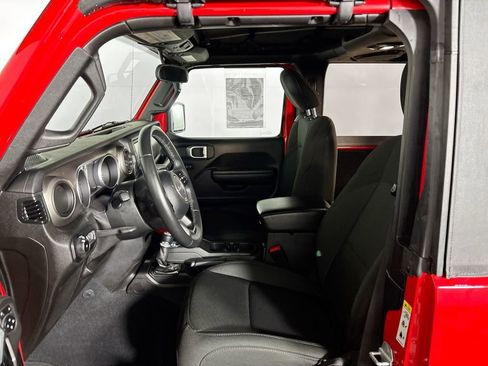 Used 2018 Jeep Wrangler Sport image 11