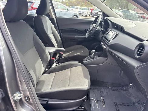 Used 2025 Nissan Kicks Play S FWD image 10