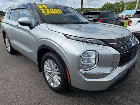 Used 2024 Mitsubishi Outlander ES AWD/4WD image 1