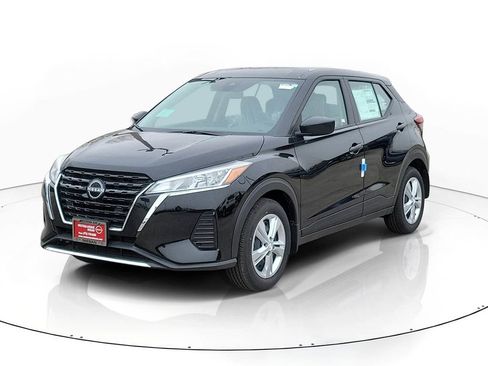 New 2025 Nissan Kicks Play S image 2