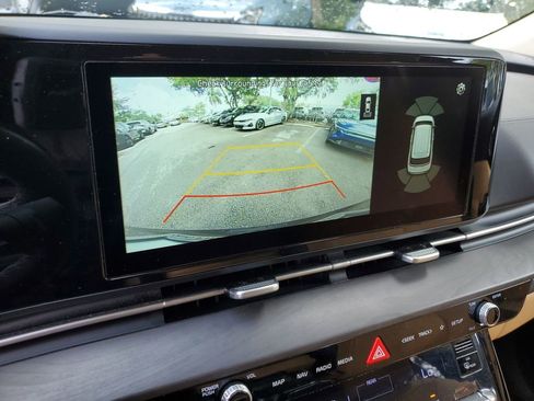 Used 2022 Kia Carnival EX FWD image 28