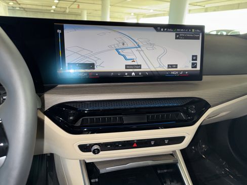 Certified 2025 BMW 330i Sedan w/ Convenience Package image 25