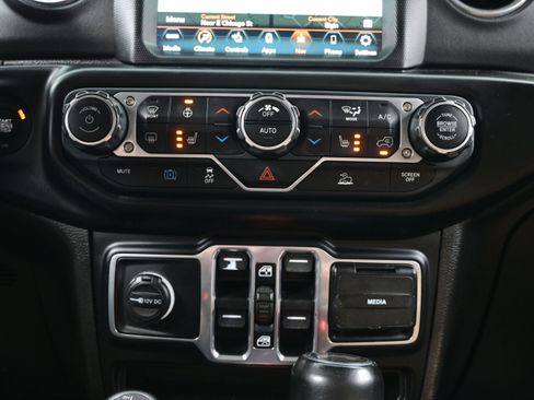 Used 2021 Jeep Wrangler Unlimited Sahara w/ Cold Weather Group AWD/4WD image 21