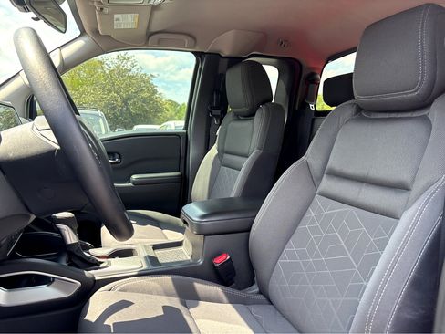 Used 2025 Nissan Frontier SV RWD image 17