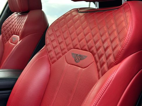 Used 2021 Bentley Bentayga AWD/4WD image 24