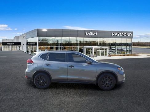 Used 2018 Nissan Rogue S FWD image 2