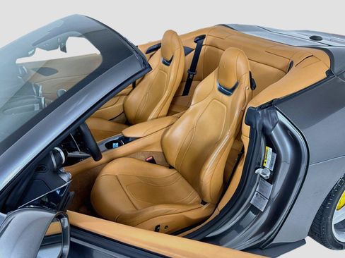 Used 2019 Ferrari Portofino RWD image 14