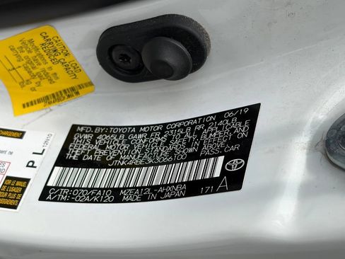 Used 2019 Toyota Corolla SE w/ Carpet Mat Package FWD image 13