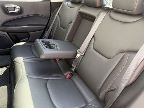 Used 2018 Jeep Compass Trailhawk w/ Leather Interior Group AWD/4WD image 14