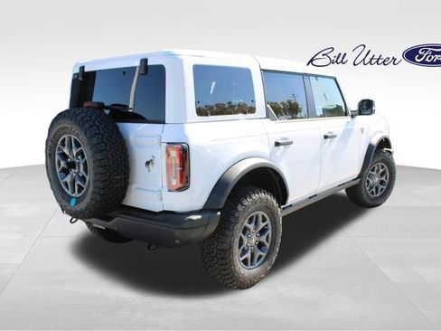 New 2025 Ford Bronco Badlands image 3