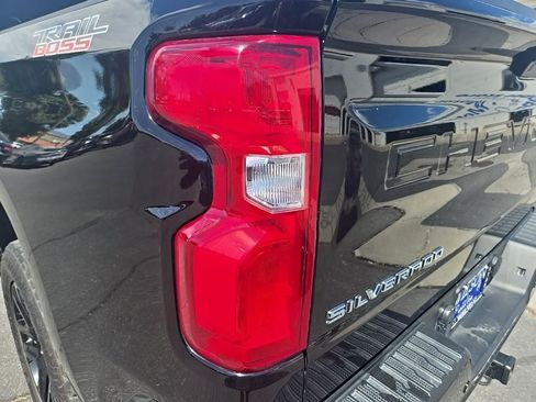 Used 2022 Chevrolet Silverado 1500 LT Trail Boss w/ Safety Package AWD/4WD image 35
