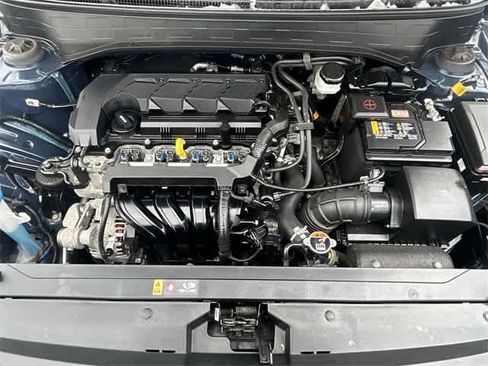 Used 2023 Hyundai Venue Limited image 25